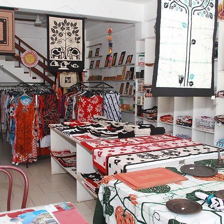 Blue Elephant Tourist Guesthouse Kudapaduwa 外观 照片