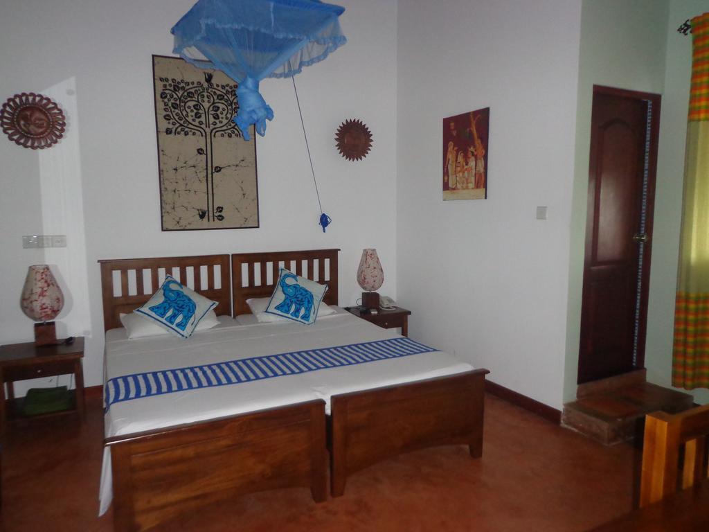 Blue Elephant Tourist Guesthouse Kudapaduwa 外观 照片