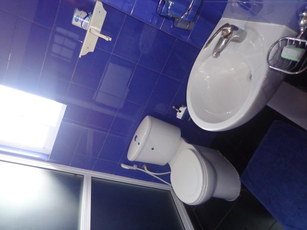 Blue Elephant Tourist Guesthouse Kudapaduwa 外观 照片