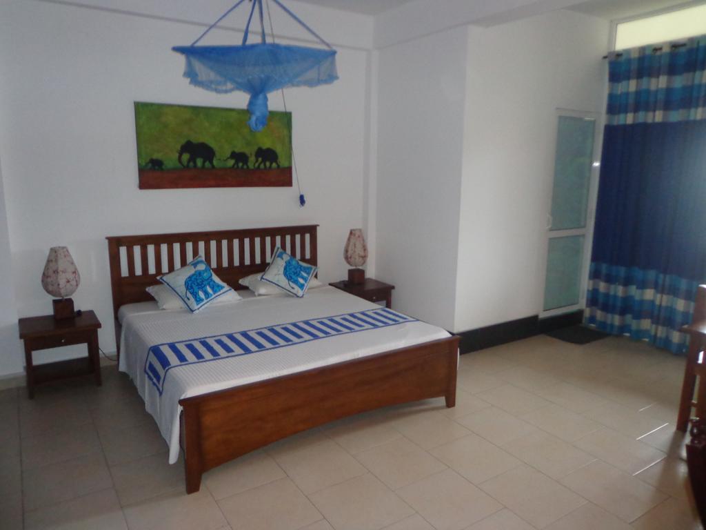 Blue Elephant Tourist Guesthouse Kudapaduwa 外观 照片