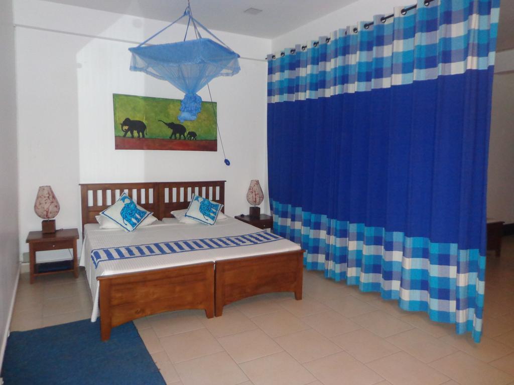 Blue Elephant Tourist Guesthouse Kudapaduwa 外观 照片