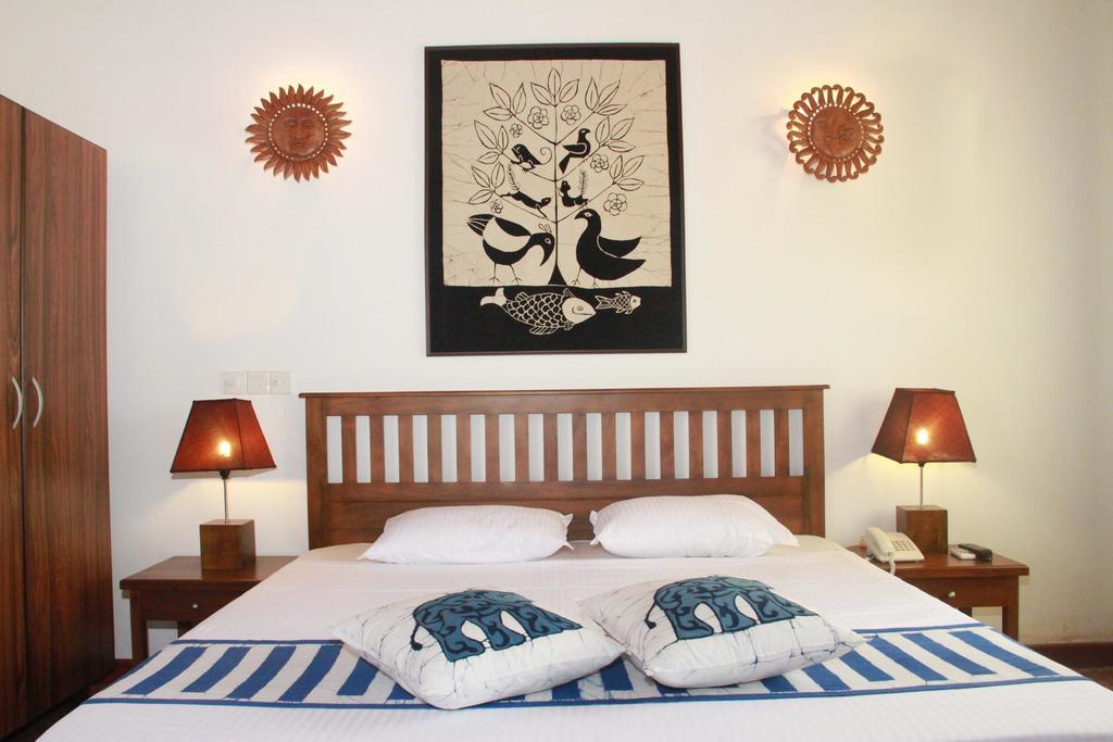 Blue Elephant Tourist Guesthouse Kudapaduwa 外观 照片