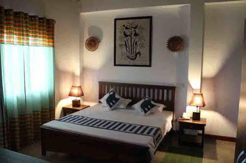 Blue Elephant Tourist Guesthouse Kudapaduwa 外观 照片